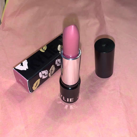 Kylie Jenner lipstick 💄 - Picture 6 of 9